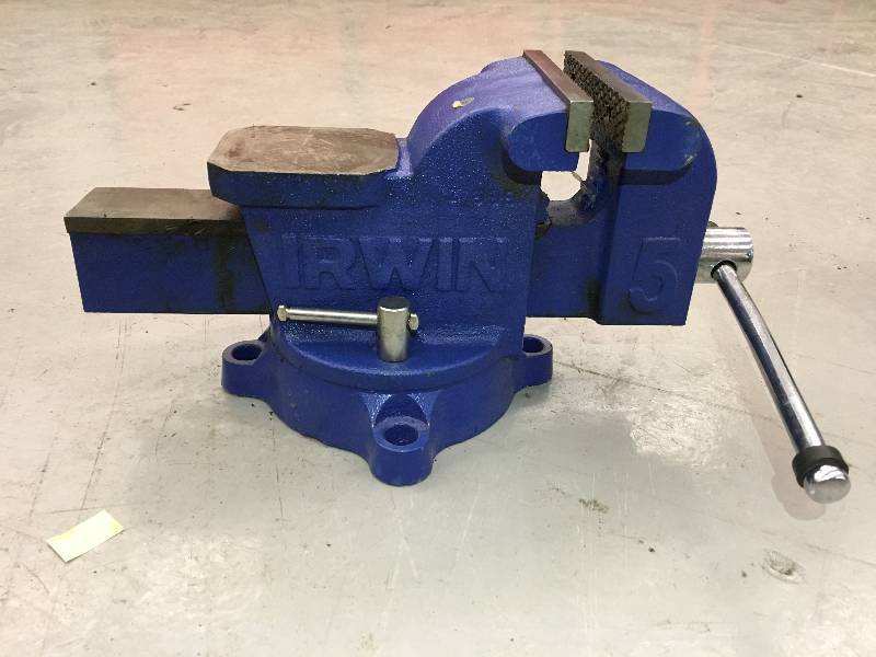lot 15 image: Irwin 5 Vise - #2 w bent handle