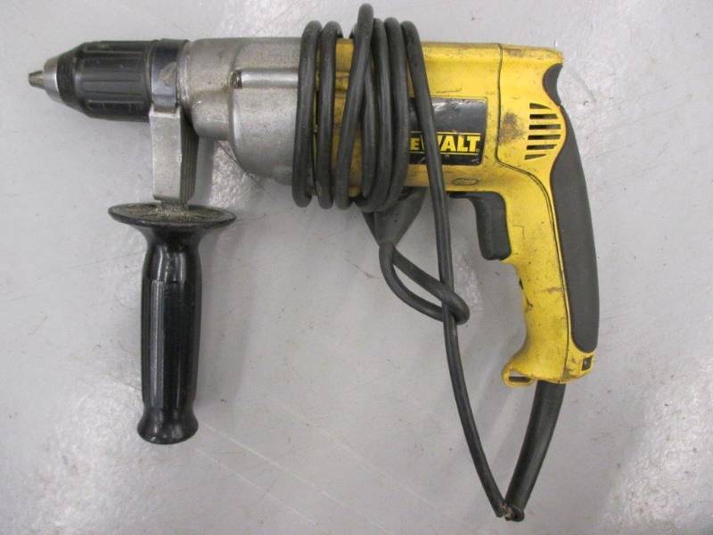 lot 19 image: Dewalt 12 Corded Drill
