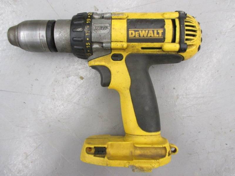lot 21 image: Dewalt 14.4v 12 Drill