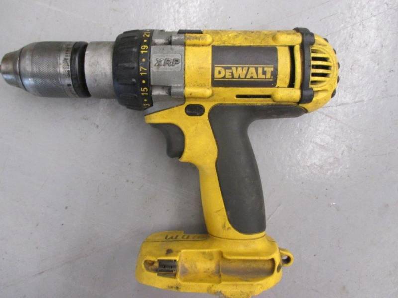lot 24 image: Dewalt 14.4v 12 Drill