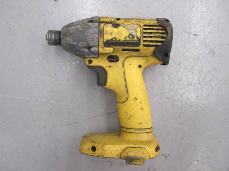 lot 26 image: Dewalt 14.4v 14 Impact Driver