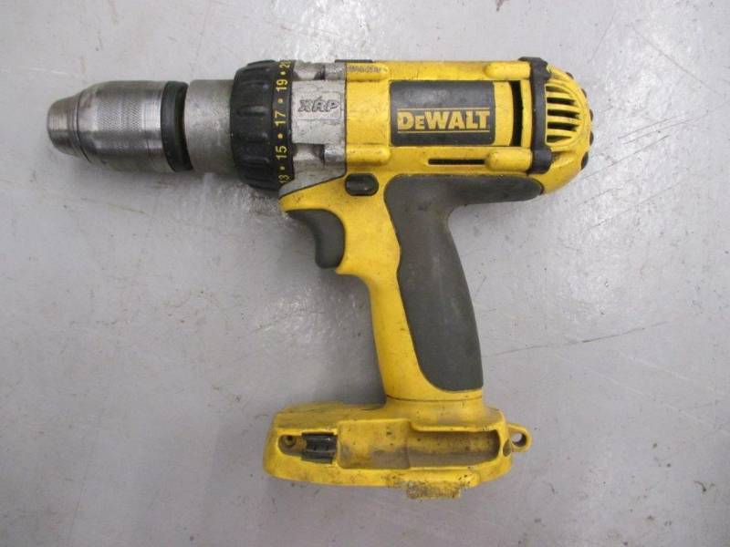 lot 27 image: Dewalt 14.4v 12 Drill