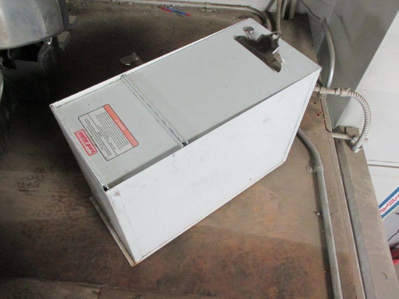lot 34 image: Weather Guard Van Cube File Box wo Keys, w Base