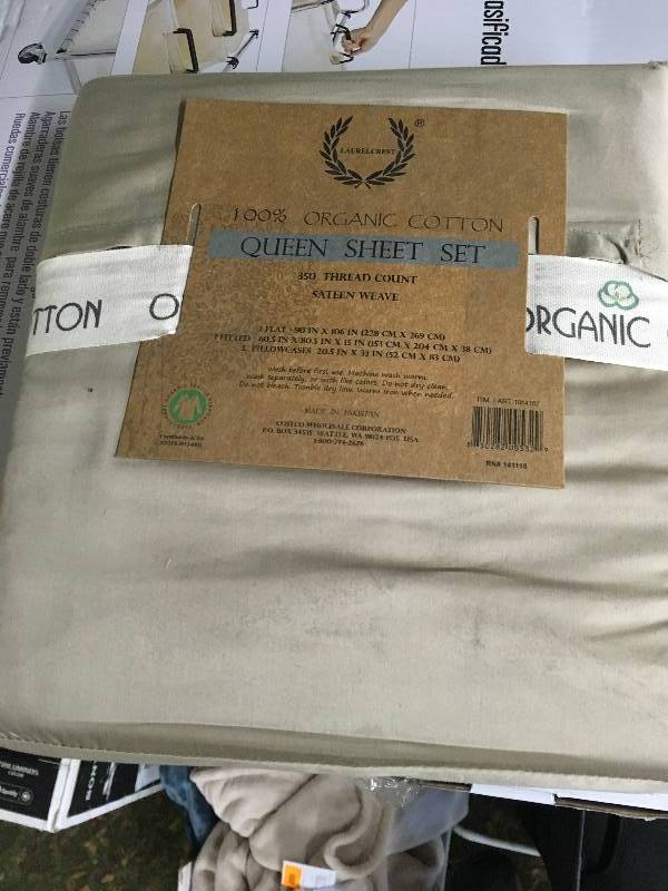 lot 439 image: LAURELCREST ORGANIC QUEEN. MSRP $29.99