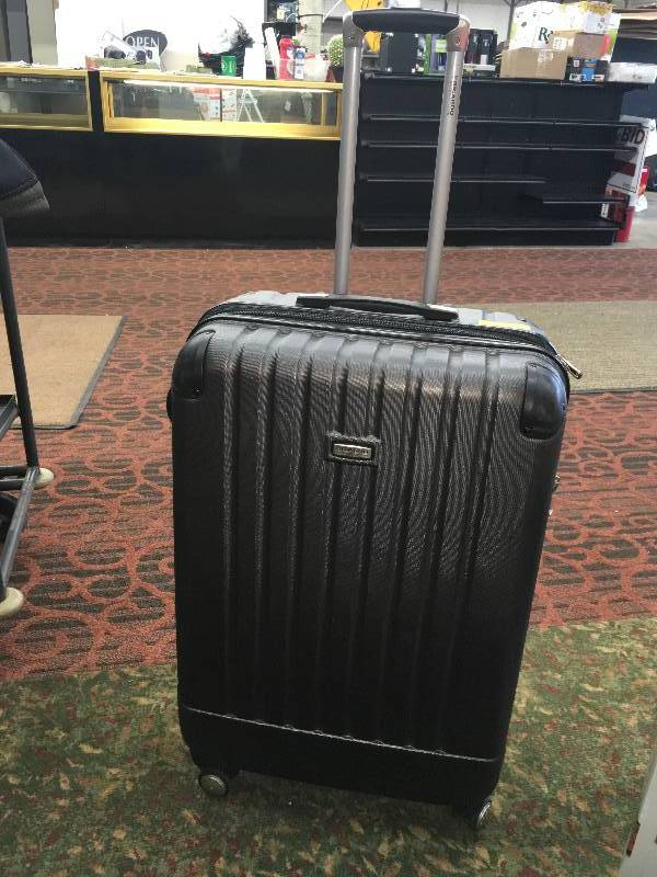 lot 466 image: 2 PC HARD SIDED LUGGAGE SET, MSRP $149.99