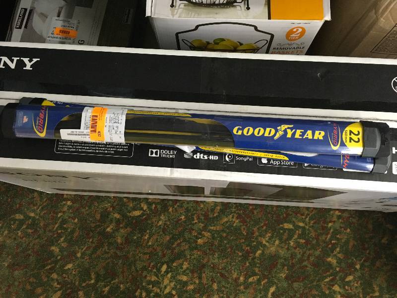 lot 432 image: TWO 22 GOODYEAR HYBRID BLADE, MSRP $7.99 EACH