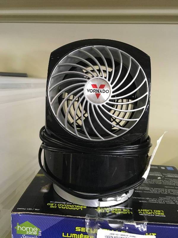 lot 434 image: VORNADO FLIPPI V8 AIR PERSONAL FAN, MSRP $19.99