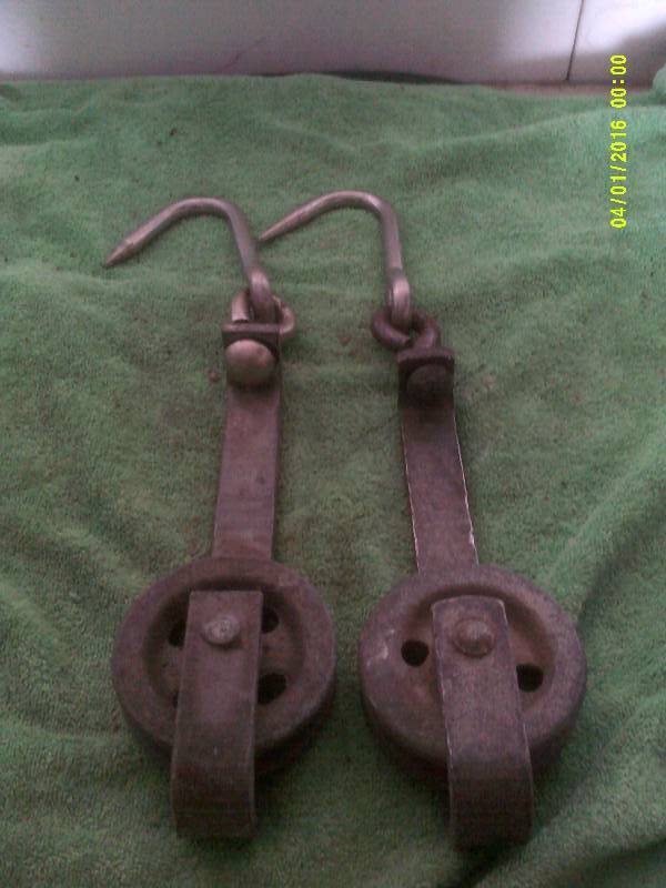 2 MEAT HOOKS WITH PULLYS