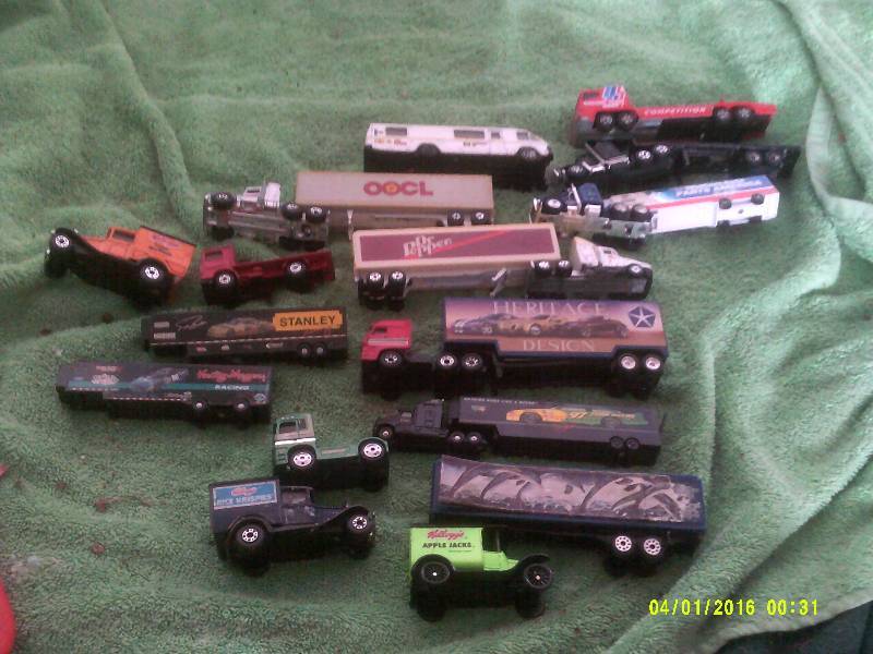 COLLECTIBLE SEMIS AND TRAILERS AND CARS
