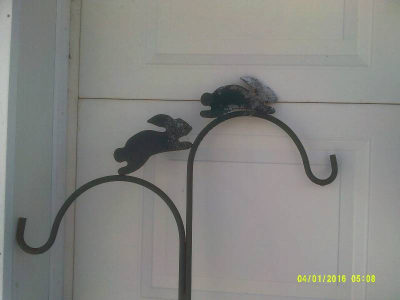 STEEL FLOWER HANGER