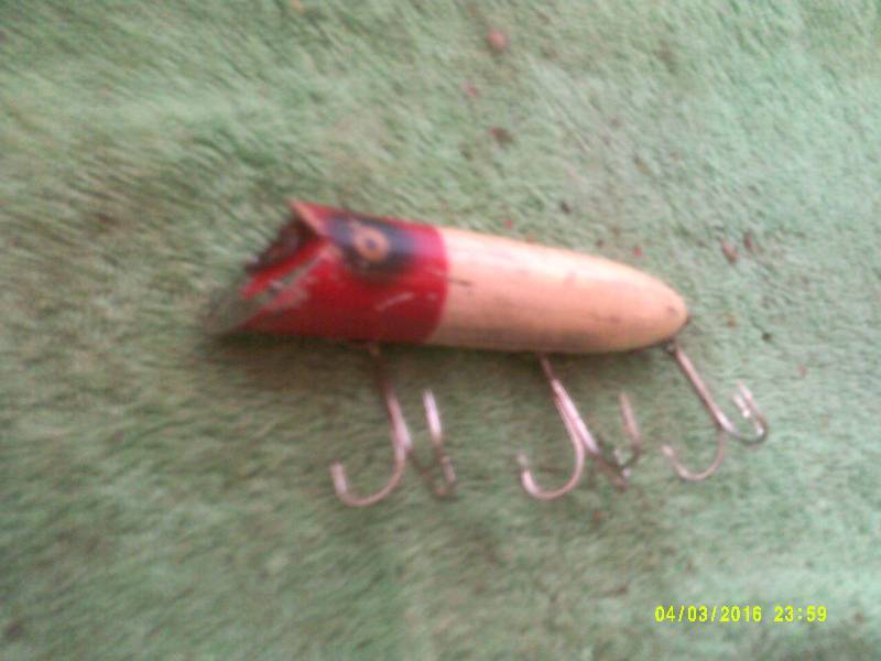 ANTIQUE HEDDON WOODEN FISHING LURE