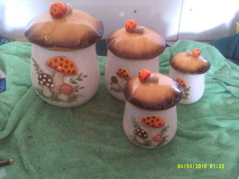 SET OF 4 SEARS AND ROBUCK 1978 CANESTERS