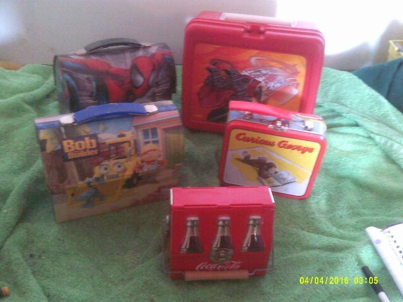 COLLECTIBLE LUNCH BOXES