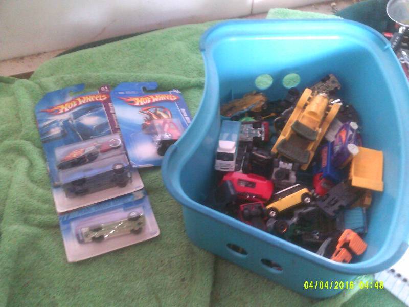 COLLECTIBLE CARS AND TRUCKS