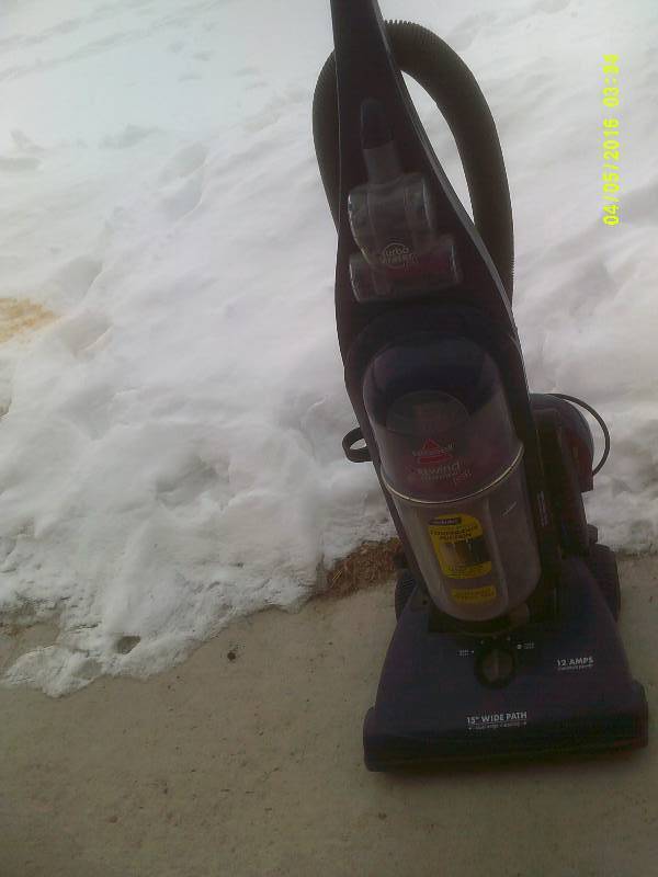 BISSEL REWIND VACUUM
