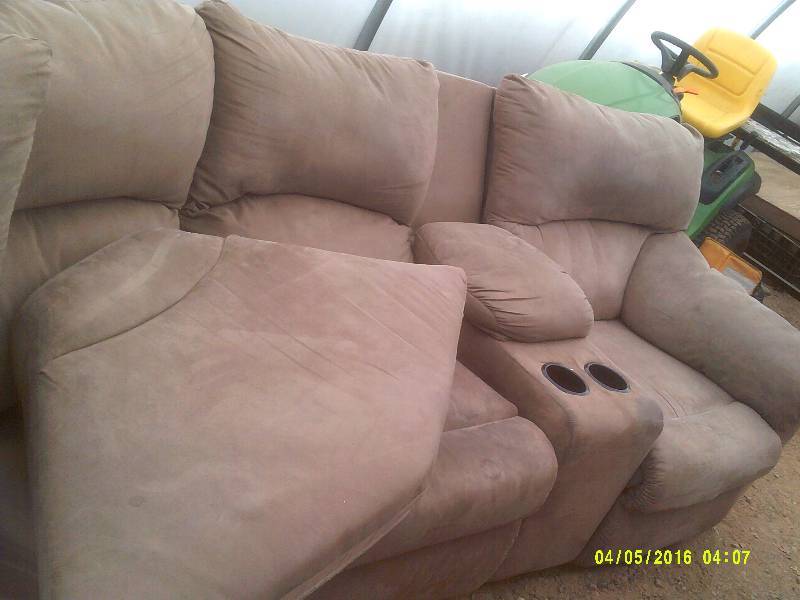 SECTIONAL COUCH
