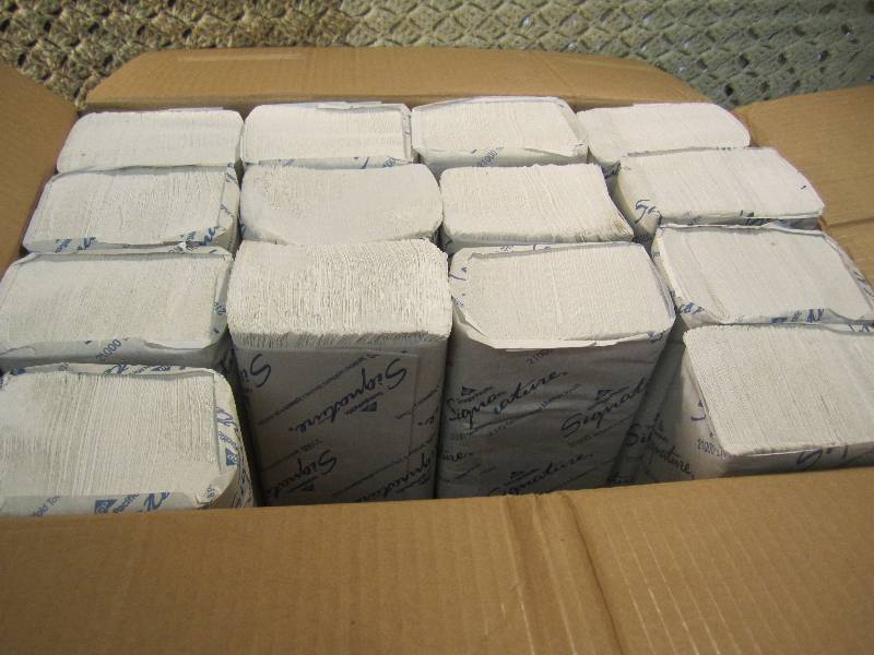 Case with 14 Packs 2-Ply Multifold ...
