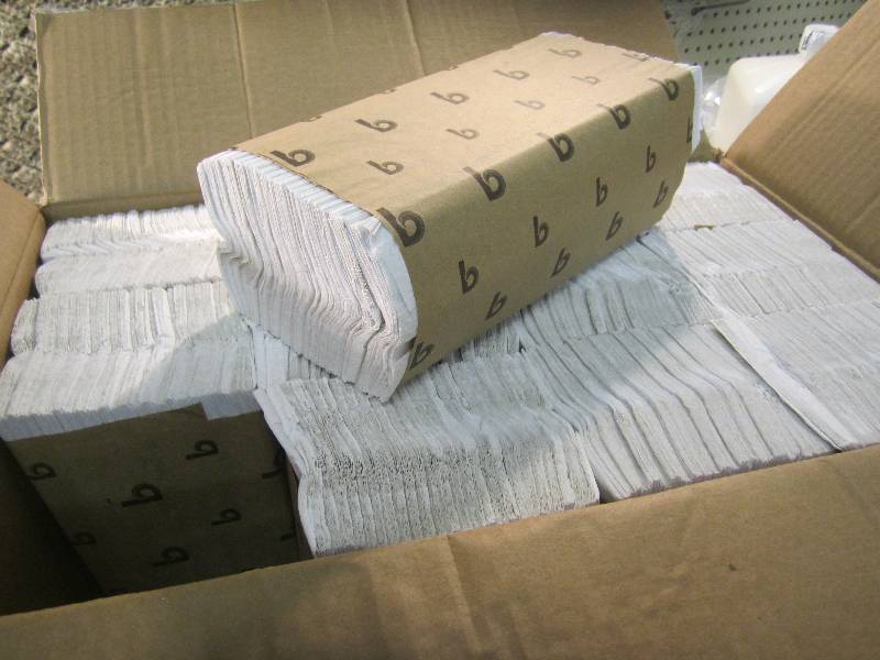 Case of 2400 White C-Fold Towels 12...