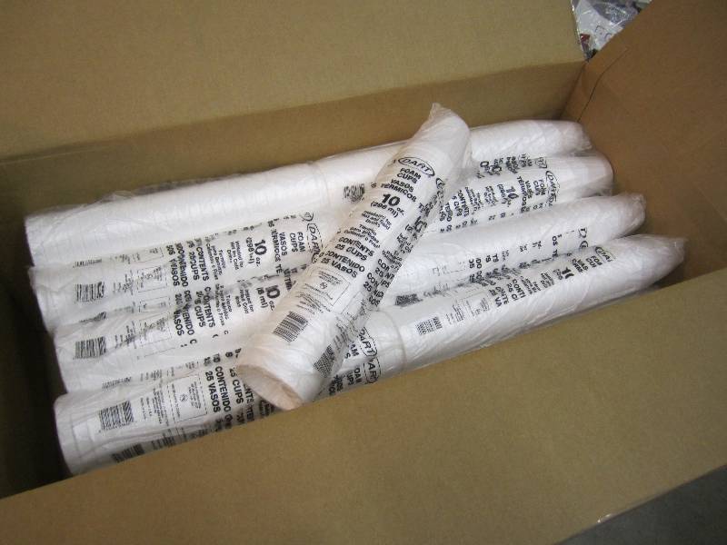 Large Box of 825 Dart 10 oz Foam Cu...