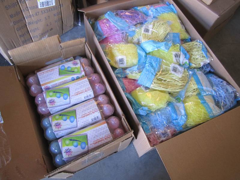 Large Lot of Easter Grass and 18 Do...