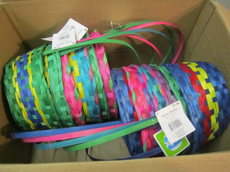 Lot of 12 Easter Baskets and Variou...