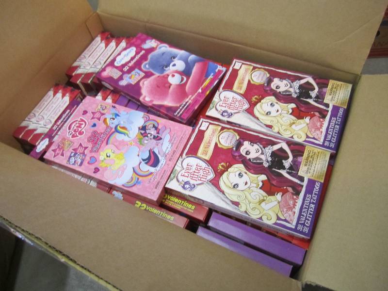 Box Full of Misc Valentine Cards Ki...