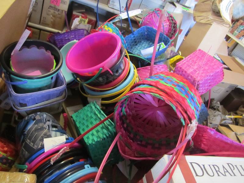 Huge Lot of Easter Baskets and Buck...