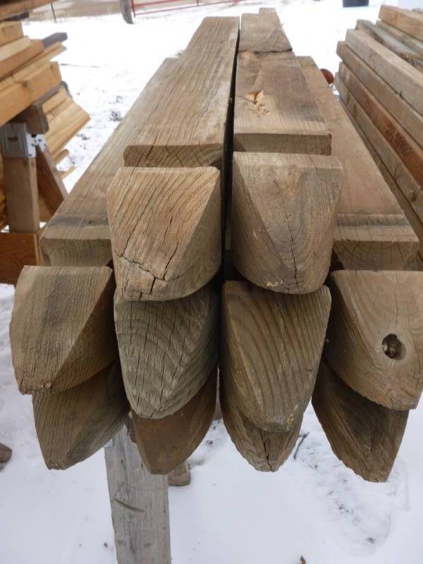 lot 30 image: Deck Posts