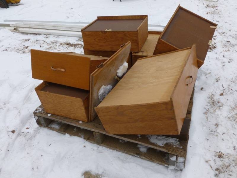 lot 33 image: Vintage Dresser Drawers