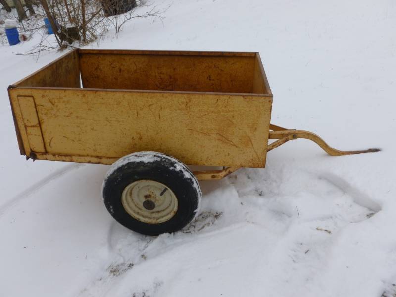 lot 35 image: Lawn And Garden Trailer