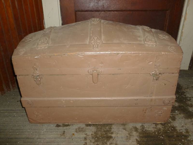 lot 45 image: Antique Hump Trunk