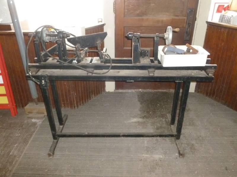 lot 51 image: Wood Lathe