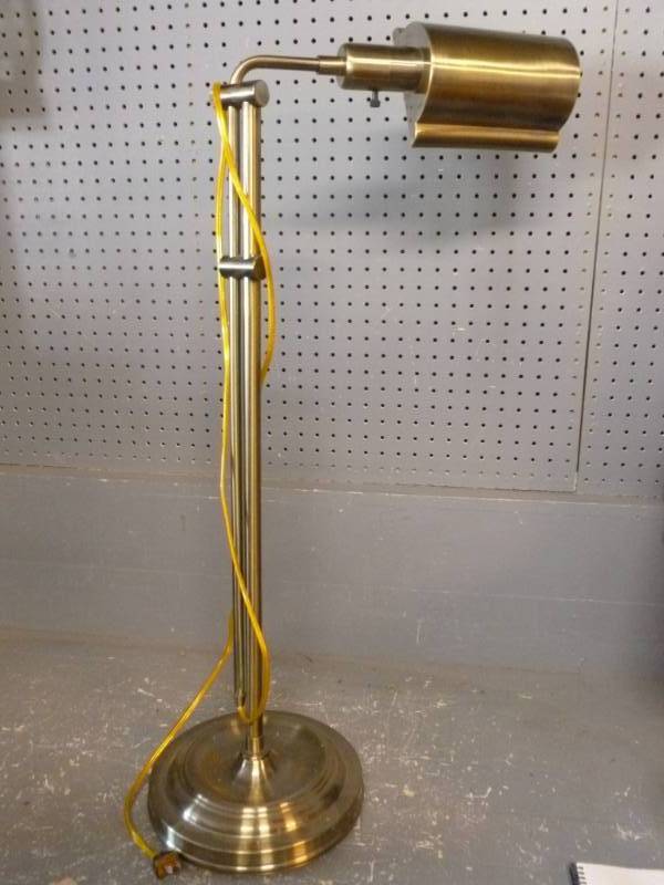 lot 88 image: Brass Floor Lamp