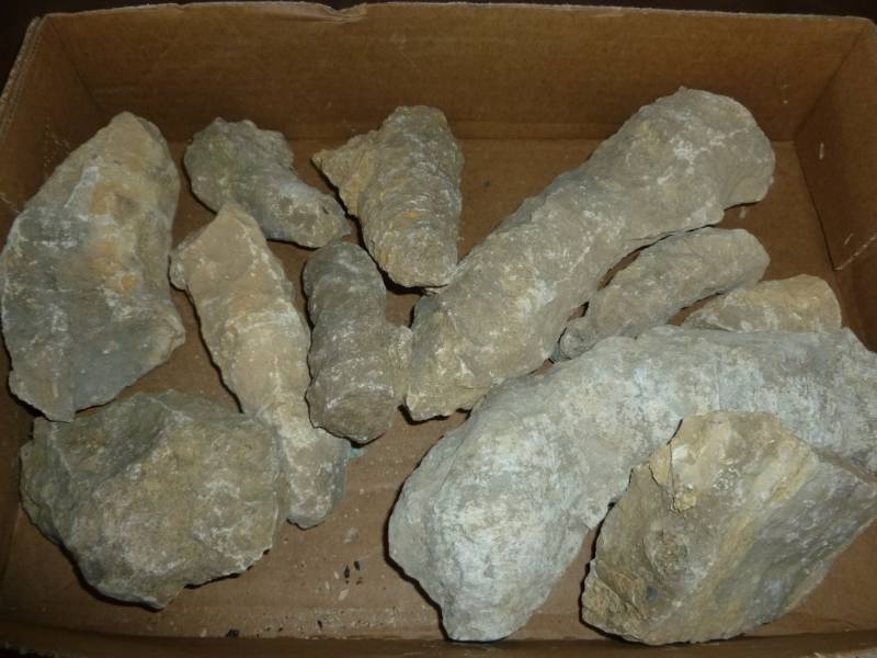 lot 94 image: Collector Rocks