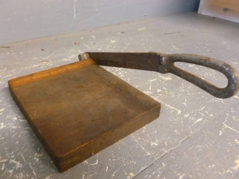 lot 99 image: Vintage Paper Cutter