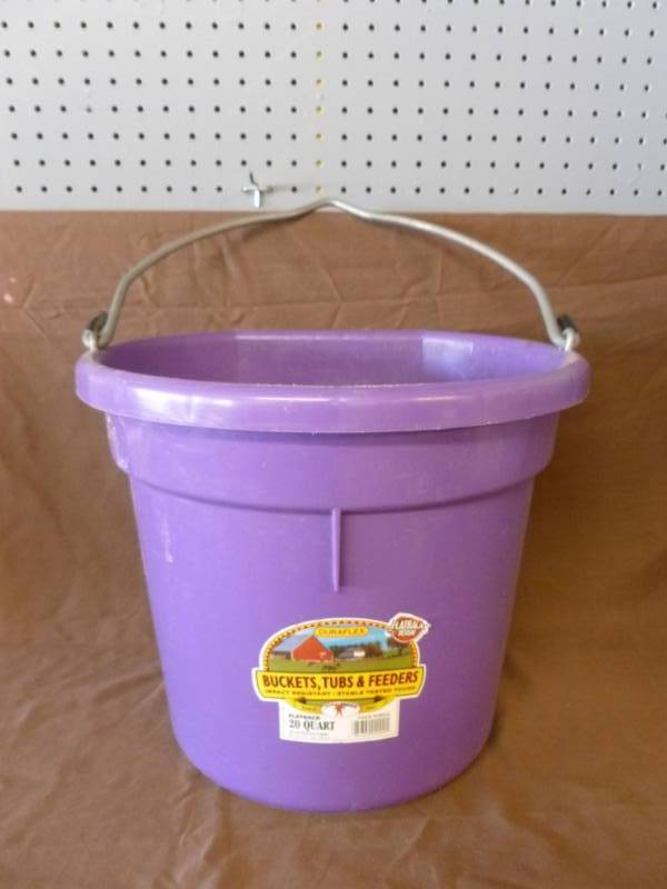 lot 115 image: Stable Bucket