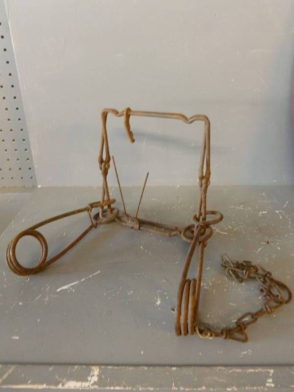 lot 122 image: Trap