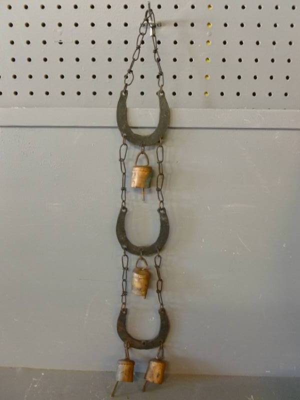lot 123 image: Metal Decor