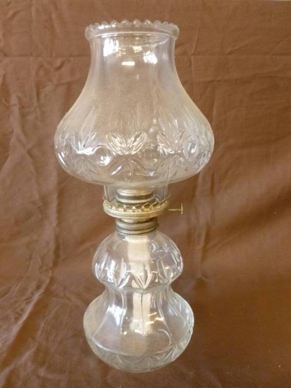lot 132 image: Vintage Oil Lamp