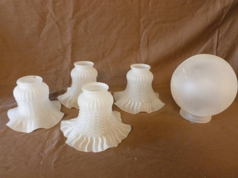 lot 133 image: Lamp Globes