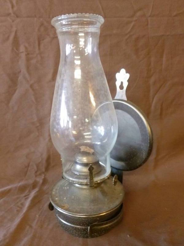 lot 135 image: Vintage Oil Lamp