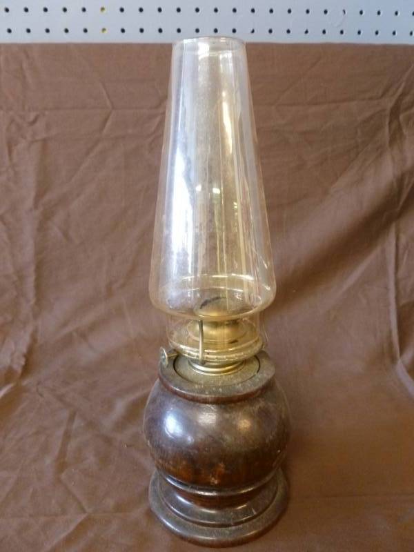 lot 136 image: Vintage Oil Lamp