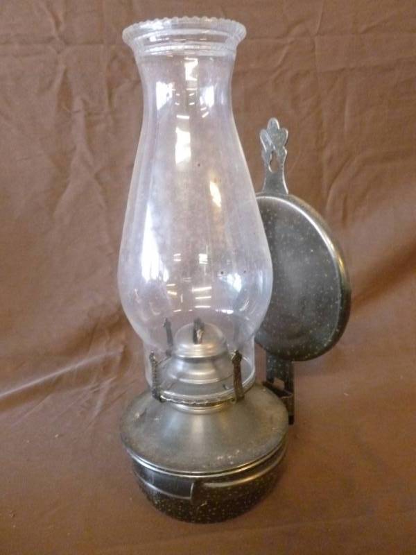 lot 138 image: Vintage Oil Lamp