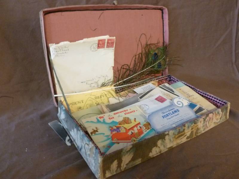 lot 160 image: Antique Keepsake Box