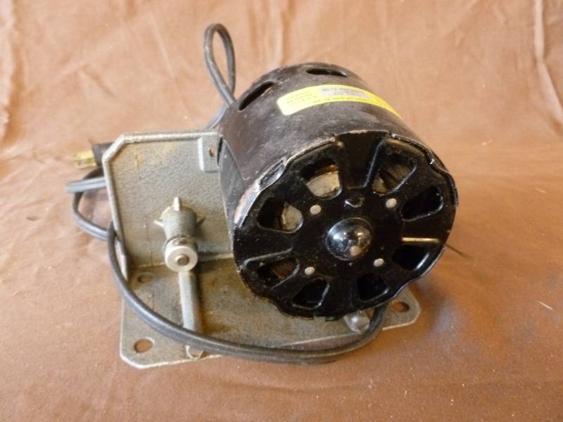 lot 163 image: Small Electric Motor