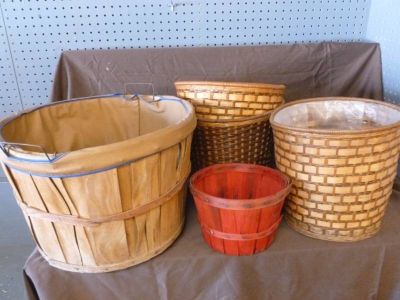 lot 167 image: Vintage Bushel Basket