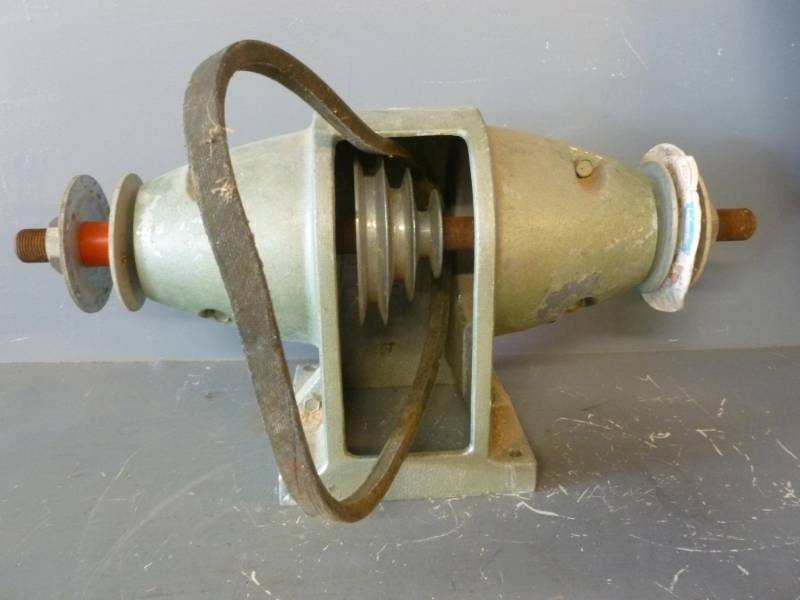lot 174 image: Bench Mount Grinder