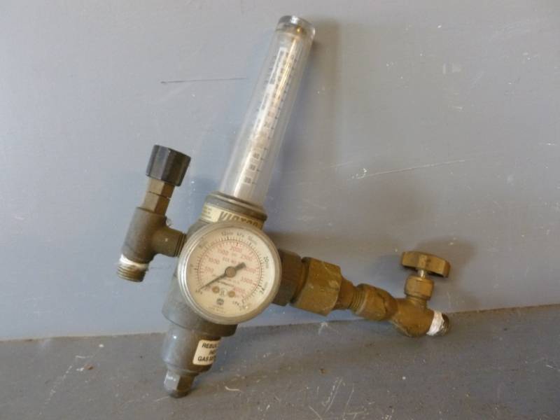 lot 224 image: Brass Regulator