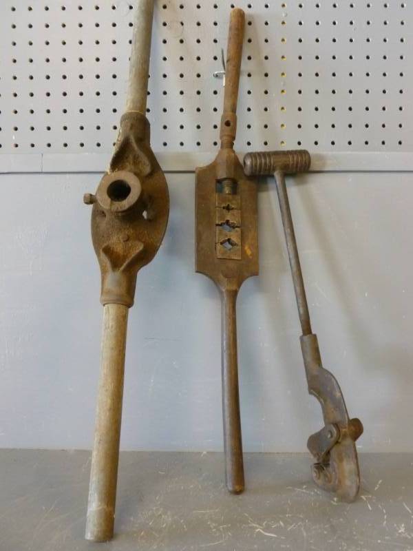 lot 225 image: Pipe Fitting Tools