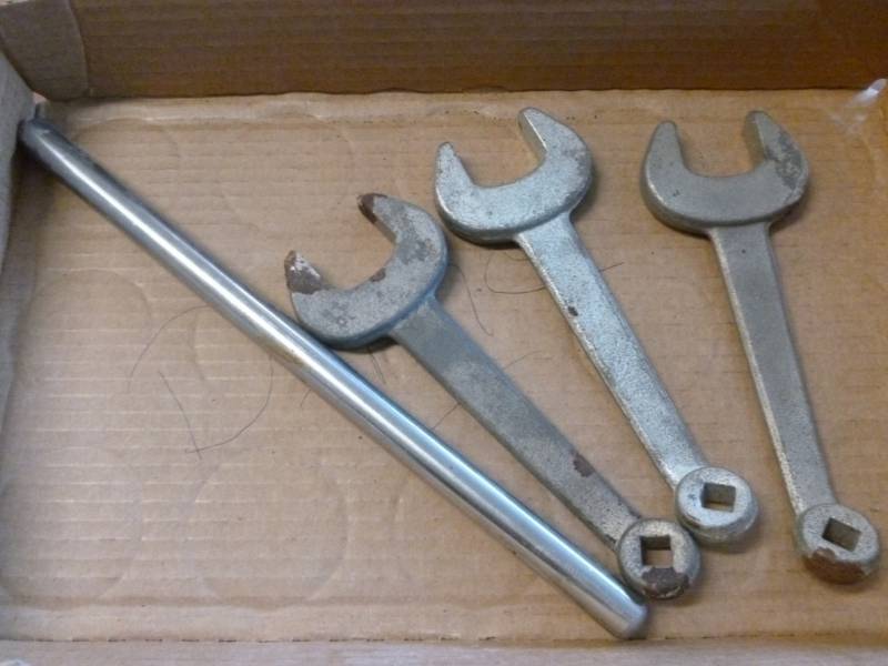 lot 240 image: Specialty Tools